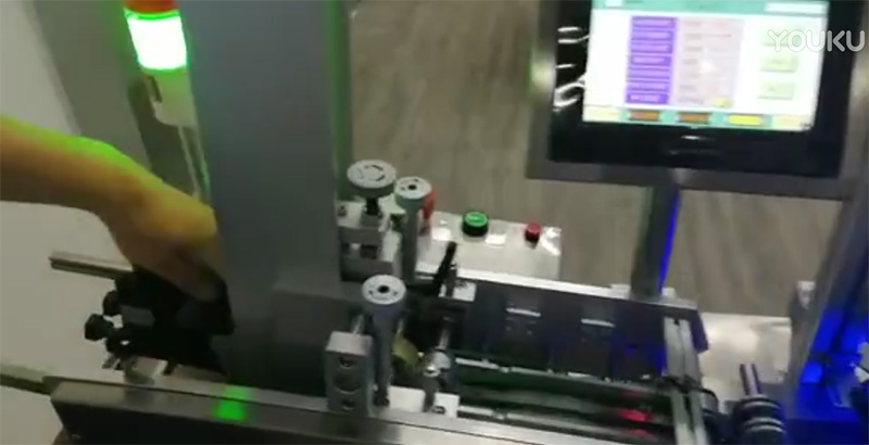 吊牌使用机器视觉检测设备检测外观不良
